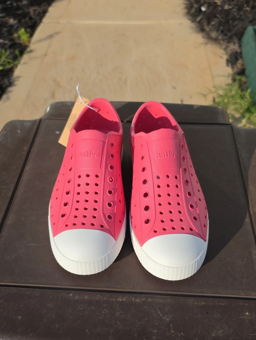 Native Shoes Kids' Jefferson Big Girl Sz J2 SlipOn Shoe Dazzle Pink Shell White